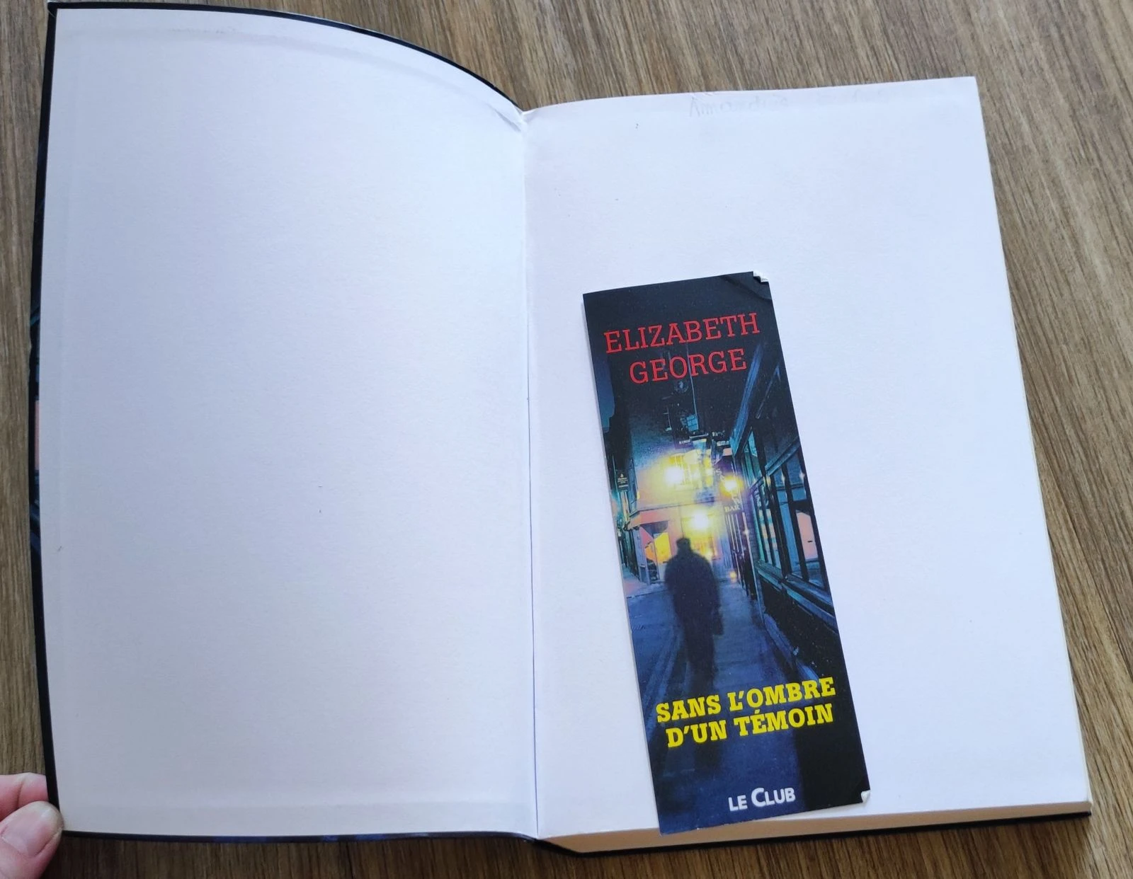 📚Livre "Sans l'ombre d'un témoin" de la célèbre autrice Elizabeth George🕵️‍♂️ – photo 2